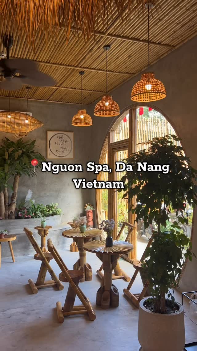 Bamboo ceiling, rattan pendant lamps and bamboo furniture inside Nguồn Spa Da Nang
